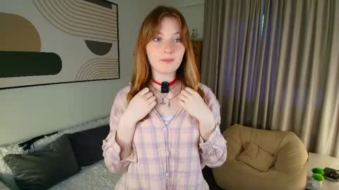 Snapshot of viola_larson chatting on 04/11/26, 04:00 Viola but friends call me Sisi online show from 04/11/26, 04:00