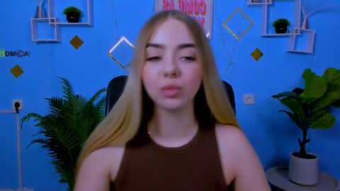 viola_sweet_ online show from 07/05/26, 10:44