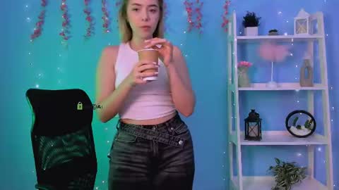 viola_sweet_ online show from 07/10/26, 08:29