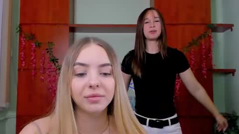 viola_sweet_ online show from 07/19/26, 08:40