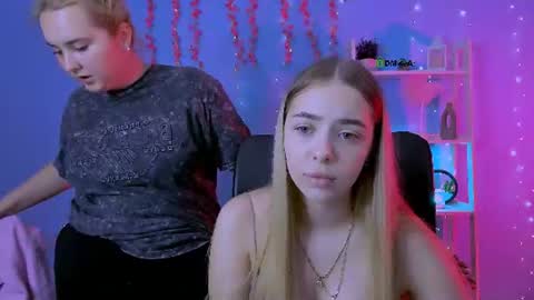 viola_sweet_ online show from 07/26/26, 09:05