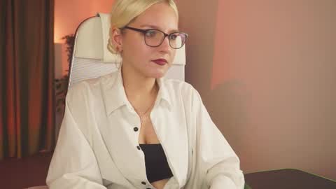 Snapshot of violamore chatting on 06/11/26, 02:53 violamore online show from 06/11/26, 02:53