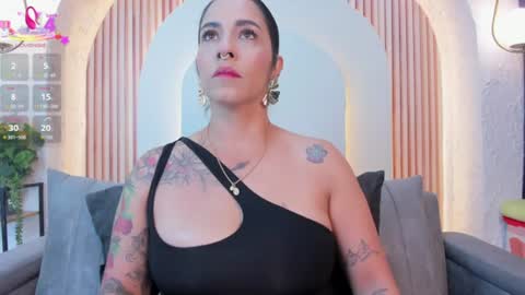 Snapshot of violeet_scottt chatting on 07/16/26, 10:10 Violette online show from 07/16/26, 10:10