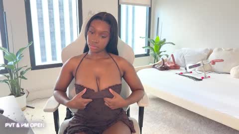 Fantasy Black Girl online show from 02/02/25, 09:23