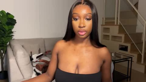 Snapshot of violet6xft chatting on 10/20/25, 06:25 Fantasy Black Girl online show from 10/20/25, 06:25