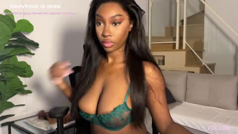 Snapshot of violet6xft chatting on 04/01/26, 06:58 Fantasy Black Girl online show from 04/01/26, 06:58