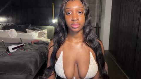 Snapshot of violet6xft chatting on 05/11/26, 04:04 Fantasy Black Girl online show from 05/11/26, 04:04