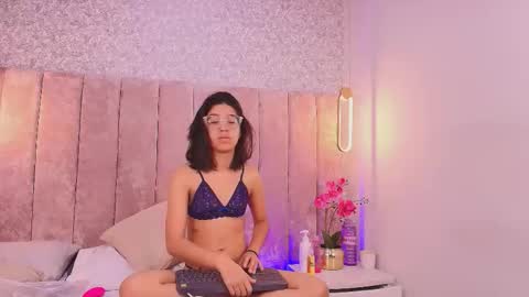 Snapshot of violet_606 chatting on 12/01/25, 12:10 Violeta online show from 12/01/25, 12:10