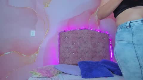 Snapshot of violet__taylor_ chatting on 10/06/25, 02:20 violet__taylor_ online show from 10/06/25, 02:20