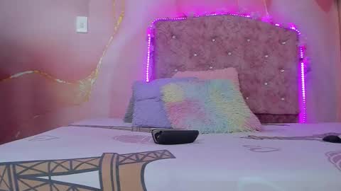 Snapshot of violet__taylor_ chatting on 01/06/26, 02:15 violet__taylor_ online show from 01/06/26, 02:15