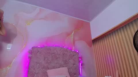 Snapshot of violet__taylor_ chatting on 01/14/26, 02:17 violet__taylor_ online show from 01/14/26, 02:17