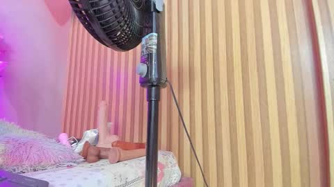 Snapshot of violet__taylor_ chatting on 01/15/26, 02:16 violet__taylor_ online show from 01/15/26, 02:16