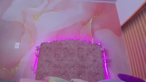 Snapshot of violet__taylor_ chatting on 01/19/26, 02:15 violet__taylor_ online show from 01/19/26, 02:15