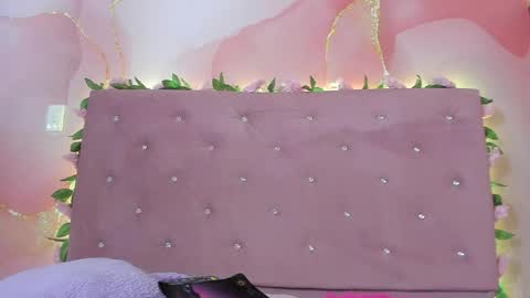 Snapshot of violet__taylor_ chatting on 05/05/26, 02:19 violet__taylor_ online show from 05/05/26, 02:19