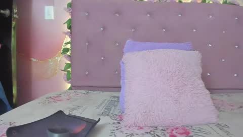 Snapshot of violet__taylor_ chatting on 05/26/26, 02:18 violet__taylor_ online show from 05/26/26, 02:18