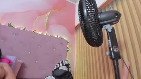 violet__taylor_ online show from 06/18/26, 09:14