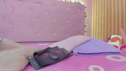 violet__taylor_ online show from 07/06/26, 02:19