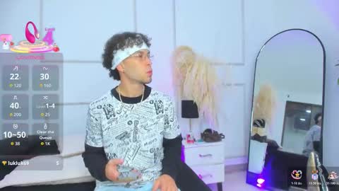 Violet and Paul online show from 10/25/25, 03:58