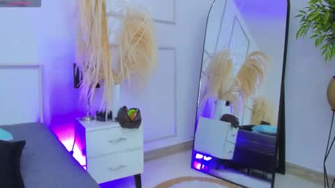 Violet and Paul online show from 10/31/25, 06:03