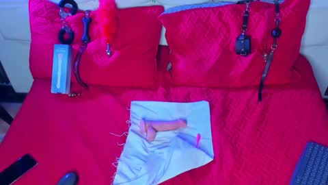 Snapshot of violet_bdsm chatting on 12/14/25, 03:50 Violet online show from 12/14/25, 03:50