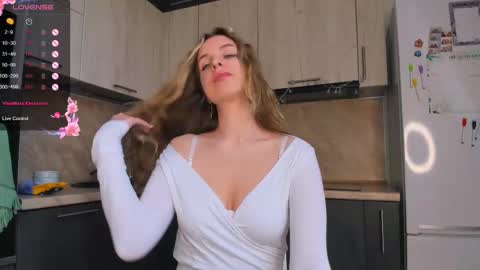 Snapshot of violet_blue_eyes chatting on 02/24/25, 01:53 Violet online show from 02/24/25, 01:53