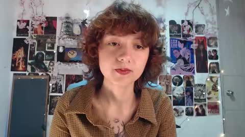 Snapshot of violet_bluee chatting on 02/15/25, 10:11 Violet online show from 02/15/25, 10:11