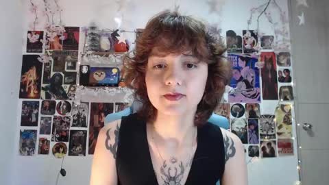 Snapshot of violet_bluee chatting on 02/16/25, 06:43 Violet online show from 02/16/25, 06:43