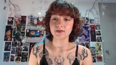 Snapshot of violet_bluee chatting on 02/24/25, 09:32 Violet online show from 02/24/25, 09:32