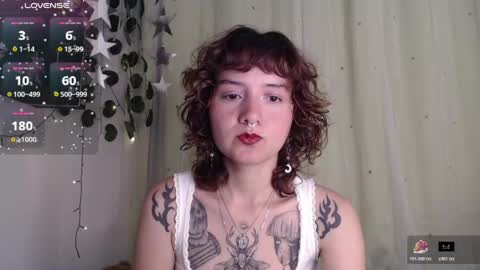 Snapshot of violet_bluee chatting on 05/17/26, 06:44 Violet online show from 05/17/26, 06:44