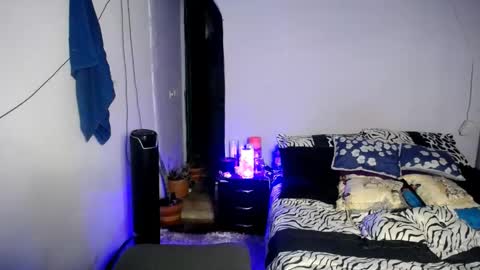 violet_hyuga online show from 10/10/25, 02:21