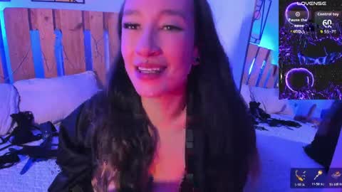 Snapshot of violet_jonesss chatting on 04/06/26, 05:03 Violet Jones online show from 04/06/26, 05:03