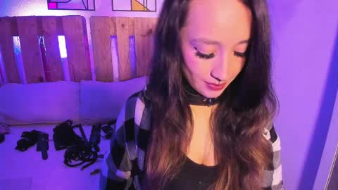 Snapshot of violet_jonesss chatting on 04/09/26, 03:50 Violet Jones online show from 04/09/26, 03:50
