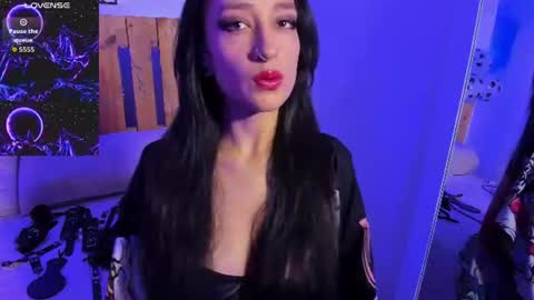 Snapshot of violet_jonesss chatting on 06/14/26, 04:31 Violet Jones online show from 06/14/26, 04:31