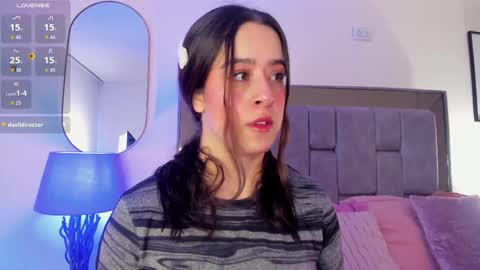 Snapshot of violet_nova1 chatting on 04/17/26, 11:35 Violet Nova online show from 04/17/26, 11:35