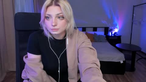 violet_oblivion online show from 12/06/24, 11:11