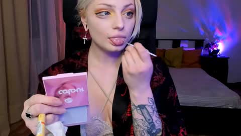 violet_oblivion online show from 12/19/24, 02:01