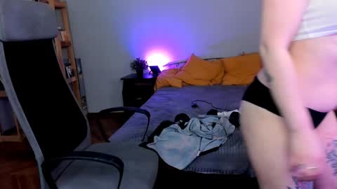 violet_oblivion online show from 12/21/24, 10:39