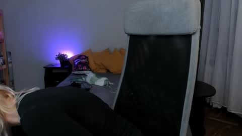 violet_oblivion online show from 01/03/25, 10:31