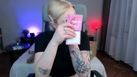 violet_oblivion online show from 01/07/25, 06:35