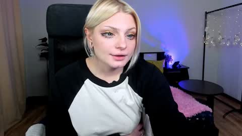 violet_oblivion online show from 01/10/25, 07:46