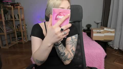 violet_oblivion online show from 01/26/25, 08:34