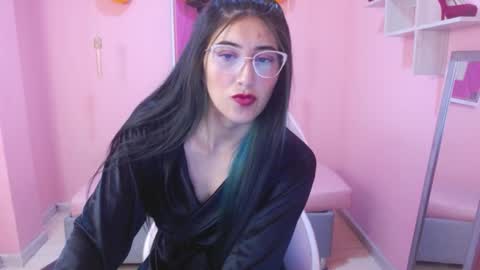Snapshot of violet_raine_ chatting on 10/26/25, 12:22 Violet  online show from 10/26/25, 12:22