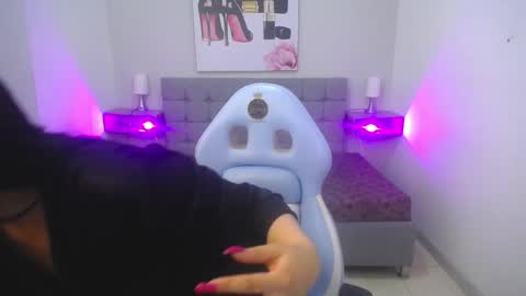 Violet  online show from 11/10/25, 01:32