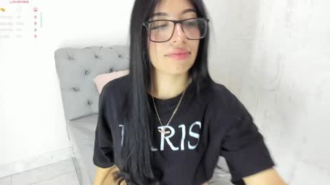 Snapshot of violet_rose_8 chatting on 06/08/26, 05:46 Violet online show from 06/08/26, 05:46