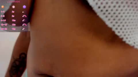 Snapshot of violet_roux chatting on 09/27/25, 07:19 violet_roux online show from 09/27/25, 07:19
