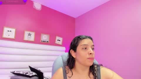 Snapshot of violet_sinclair chatting on 05/21/26, 11:17 violet_sinclair online show from 05/21/26, 11:17