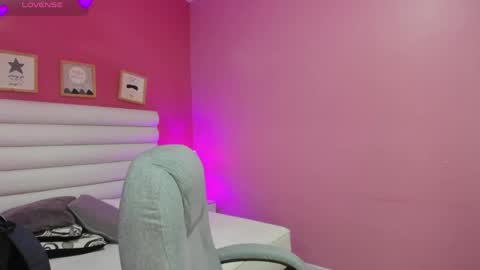 Snapshot of violet_sinclair chatting on 05/23/26, 11:25 violet_sinclair online show from 05/23/26, 11:25
