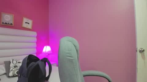 Snapshot of violet_sinclair chatting on 05/30/26, 11:18 violet_sinclair online show from 05/30/26, 11:18