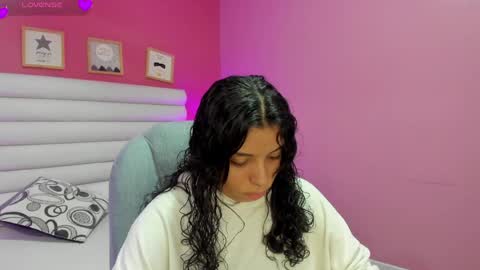 Snapshot of violet_sinclair chatting on 06/04/26, 11:27 violet_sinclair online show from 06/04/26, 11:27