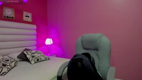 Snapshot of violet_sinclair chatting on 06/08/26, 11:10 violet_sinclair online show from 06/08/26, 11:10